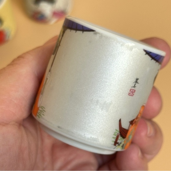 Japanese Geisha Woman In Kimono Sake Tea Cup Set of 4 - Picture 4 of 10